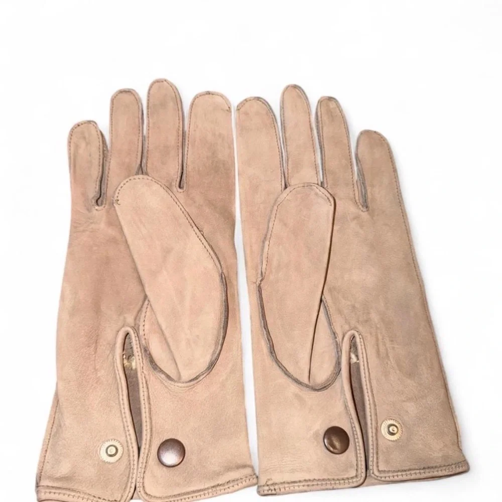 Vintage 1960s 1970s Lambskin Gloves Made in Czechoslovakia Women’s M 7.5 Button